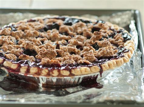 recipe-cherry-blueberry-crumble-top-pie-whole image