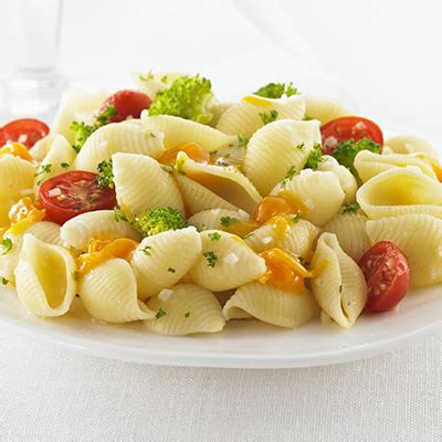 shells-with-broccoli-tomatoes-and-cheese-metro image