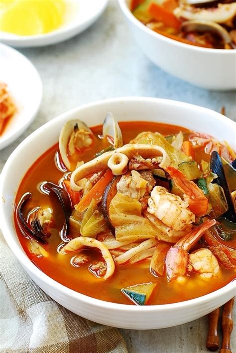 jjamppong-korean-spicy-seafood-noodle image