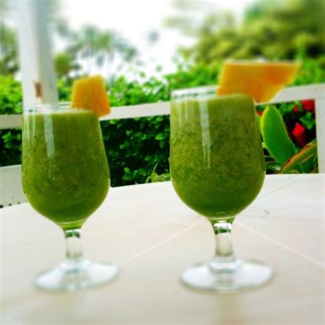 basic-green-smoothie-with-mango-raw-vegan image