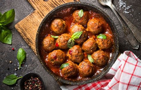 the-best-wine-pairings-with-meatballs-matching-food image