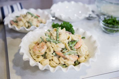 healthy-dairy-free-shrimp-and-pasta-alfredo image