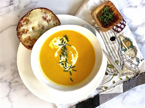 garlic-and-rosemary-butternut-squash-soup-carving-a image