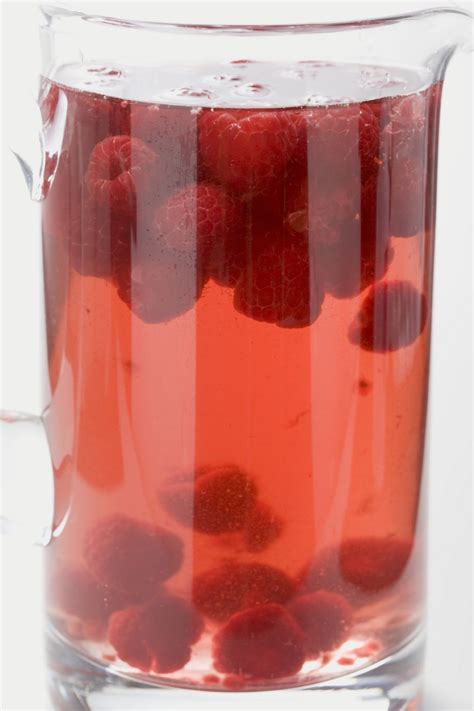 sparkling-raspberry-cooler-recipe-eat-smarter-usa image