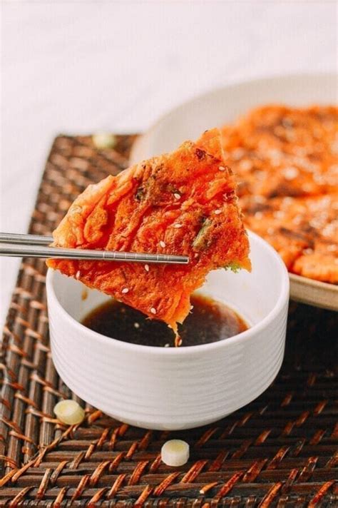 kimchi-pancake-kimchijeon-the-woks-of-life image