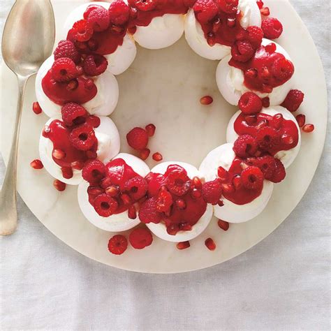 raspberry-and-pomegranate-pavlova-wreath-ricardo image