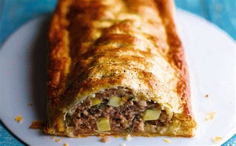 the-hairy-bakers-supersized-sausage-and-apple-puff image