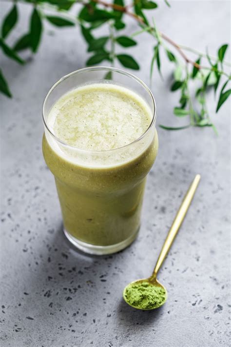 how-to-make-herbal-black-and-green-tea-smoothies image
