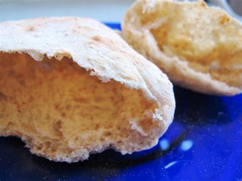 quick-easy-pita-bread-recipe-thebreadshebakescom image