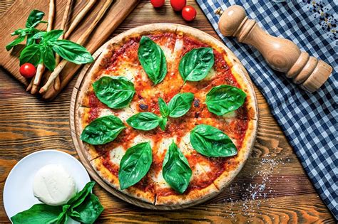 pizza-recipe-healthy-whole-wheat-the-leaf-nutrisystem image