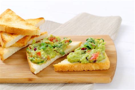 what-to-eat-with-guacamole-13-perfect-pairings image