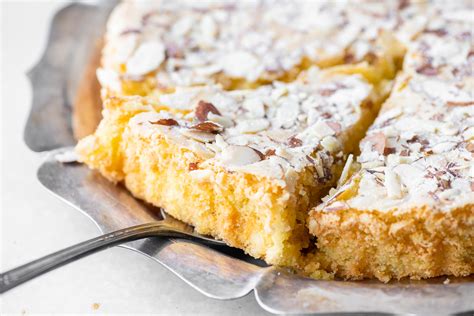 easy-almond-macaroon-cake-gluten-free-the-view image