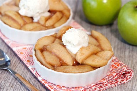 scoopable-slow-cooker-apple-pie-recipe-hungry-girl image