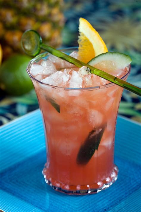 the-8-most-memorable-island-cocktails-to-try-on-your image