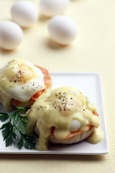 eggs-benedict-with-smoked-salmon-manitoba-egg image
