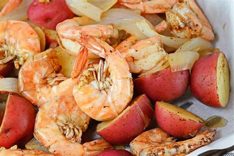 old-bay-steamed-shrimp-recipe-easy-peel-and-eat-shrimp image