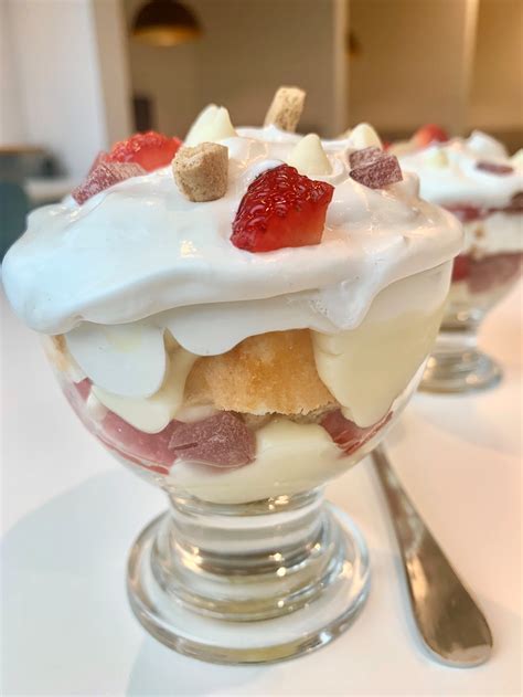 strawberries-cream-trifle-very-best-baking image