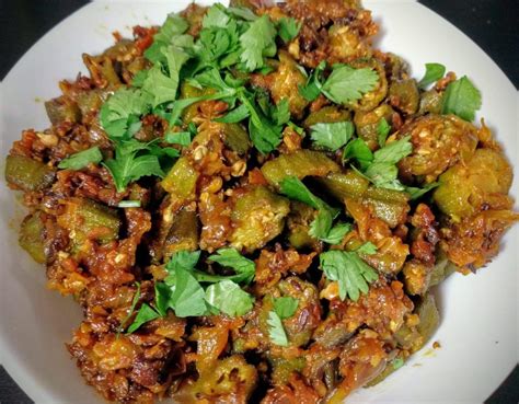 bhindi-masala-recipe-okra-in-onion-tomato-curr image