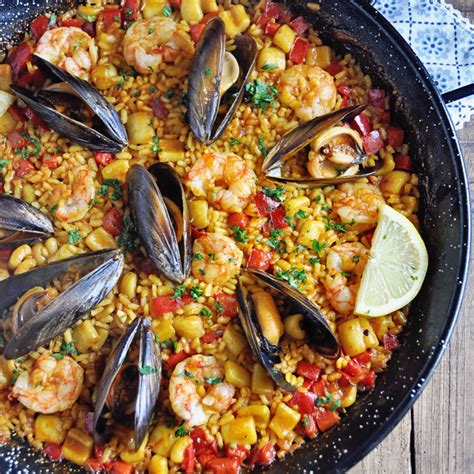 authentic-spanish-seafood-paella image