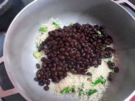 arroz-con-pollo-y-frijoles-negros-youtube image