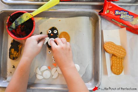 how-to-make-penguin-cookies-with-nutter-butters image