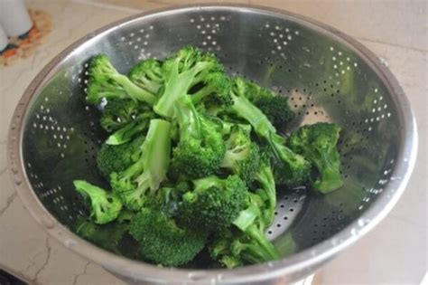garlicky-broccoli-stir-fry-the-woks-of-life image