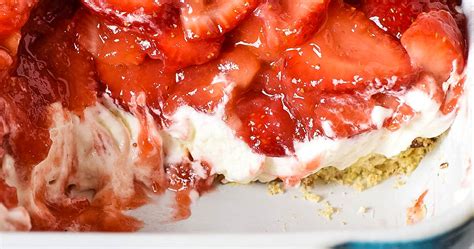 strawberry-delight-no-bake-dessert-flour-on-my-fingers image