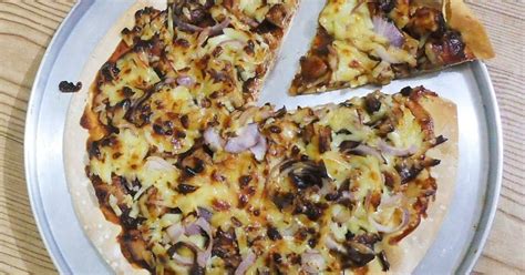 bbq-chicken-pizza-from-leftovers-just-plain-cooking image