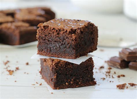 fudgy-chocolate-brownies-recipes-by-carina image