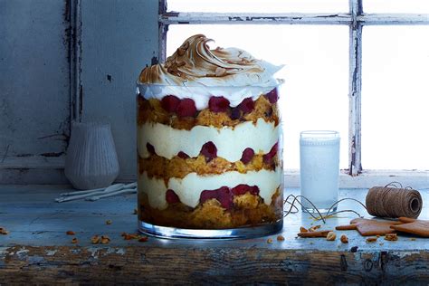 panettone-and-eggnog-trifle-with-scorched-meringue image
