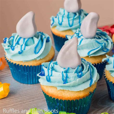 easy-shark-cupcakes-make-the-perfect-shark-week image