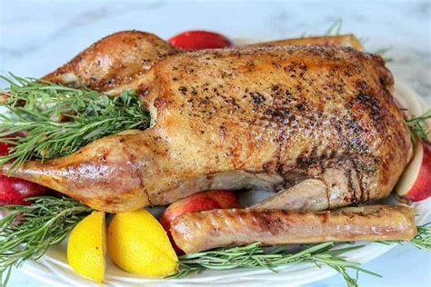 how-to-roast-a-goose-christmas-goose image