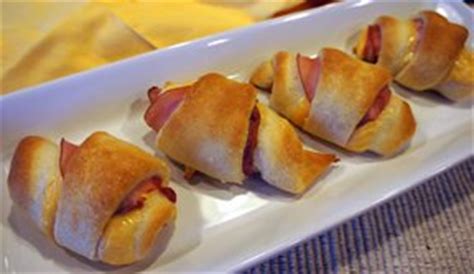 ham-and-cheesy-roll-ups-recipe-recipetipscom image