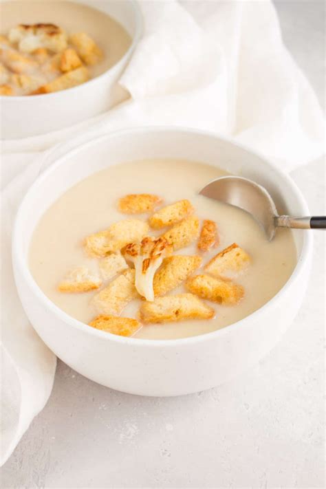 creamy-roasted-garlic-and-cauliflower-soup-freezer image