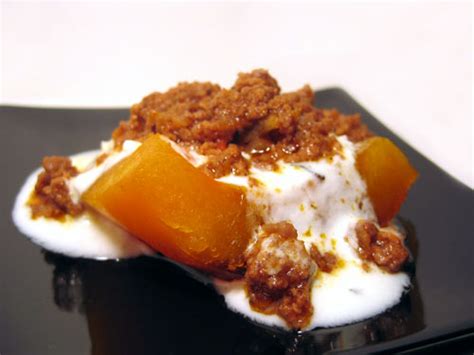 kaddo-bourani-pumpkin-with-yogurt-and-meat-sauces image