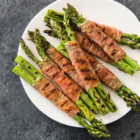grilled-prosciutto-wrapped-asparagus-cooks image