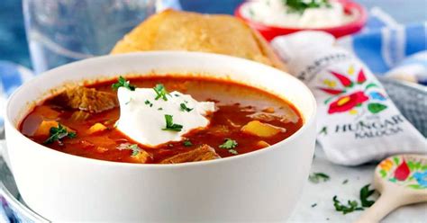 10-best-hungarian-goulash-with-sour-cream image