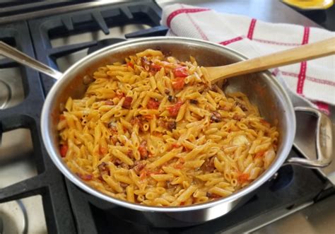 one-pot-bacon-tomato-and-gorgonzola-pasta image