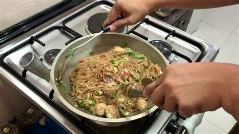 pancit-bihon-canton-recipe-mixed-asian-foods image