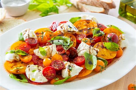tomato-burrata-salad-easy-quick-and-delicious image