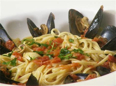 linguine-with-mussels-cooking-with-nonna image