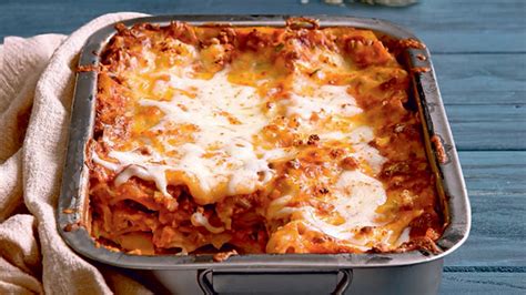 cheesy-sausage-and-vegetable-lasagna-yummyph image