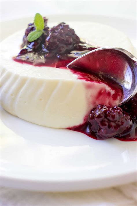 vanilla-panna-cotta-blackberry-sauce-sofabfood image