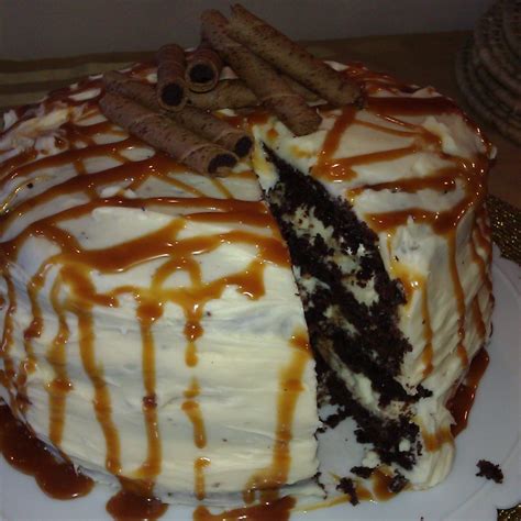 cheesecake-stuffed-dark-chocolate-cake-bigoven image