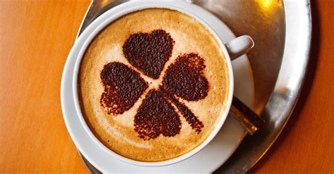 the-history-of-irish-coffee-with-three-essential image
