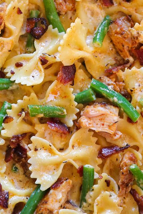 creamy-chicken-pasta-with-green-beans-and-bacon image