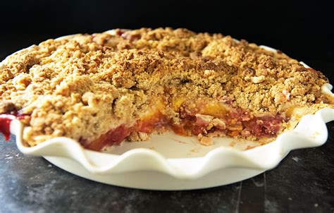 strawberry-peach-crumb-pie-sweet-recipeas image