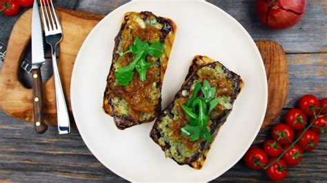 recipe-blue-cheese-encrusted-steak-sandwich-with image