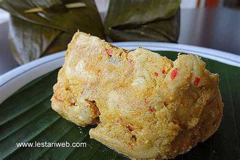 steamed-chicken-in-banana-leaf-recipes-indonesia image