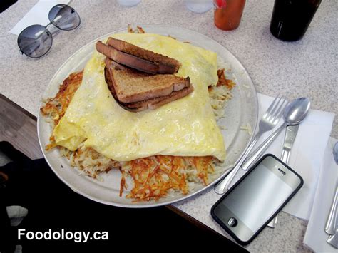 beths-cafe-12-egg-omelettes-foodology image